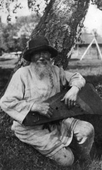 A.O Väisänen - Seto, Suure-Nedsaja küla 1912 - Kärnä Anki kandlega - ERM fotokogu